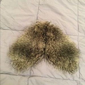 Faux Raccoon fur collar.